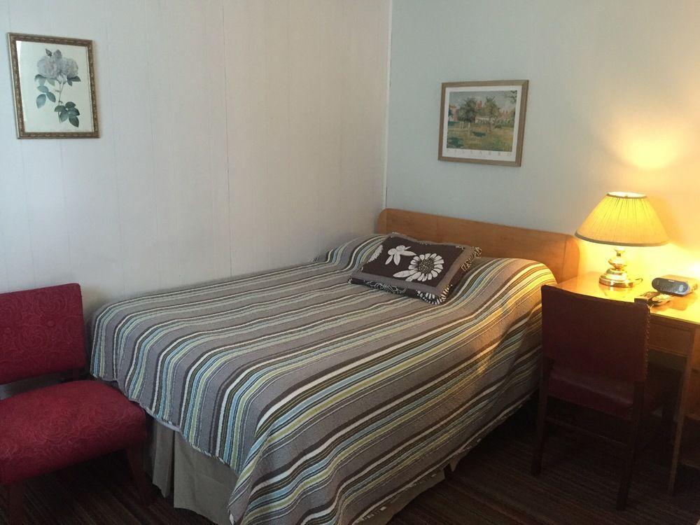 Twin Peaks Motel Napanee Exterior foto
