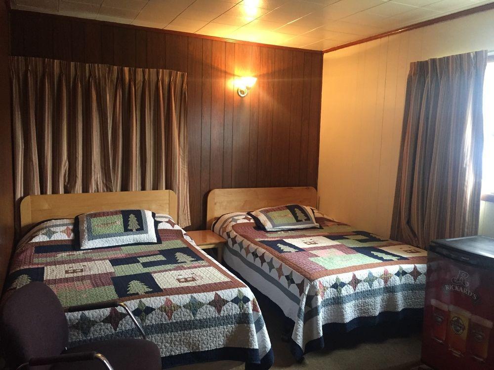 Twin Peaks Motel Napanee Exterior foto